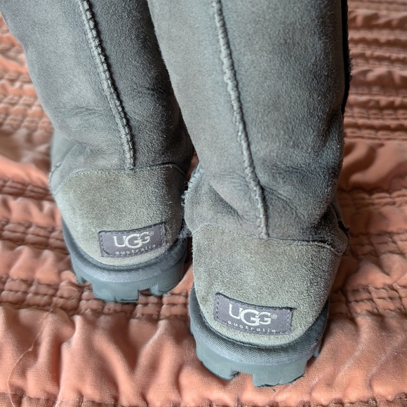 UGG Boots Grey Fur Size 6 - Picture 1 of 6